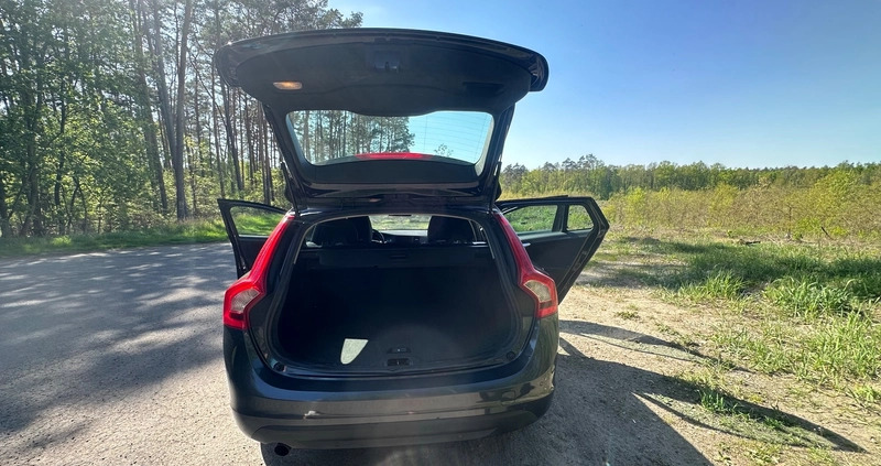 Volvo V60 cena 27900 przebieg: 319000, rok produkcji 2011 z Bydgoszcz małe 29